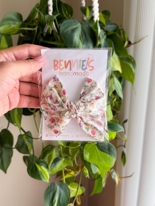 Antique Floral - 4" bow on clip